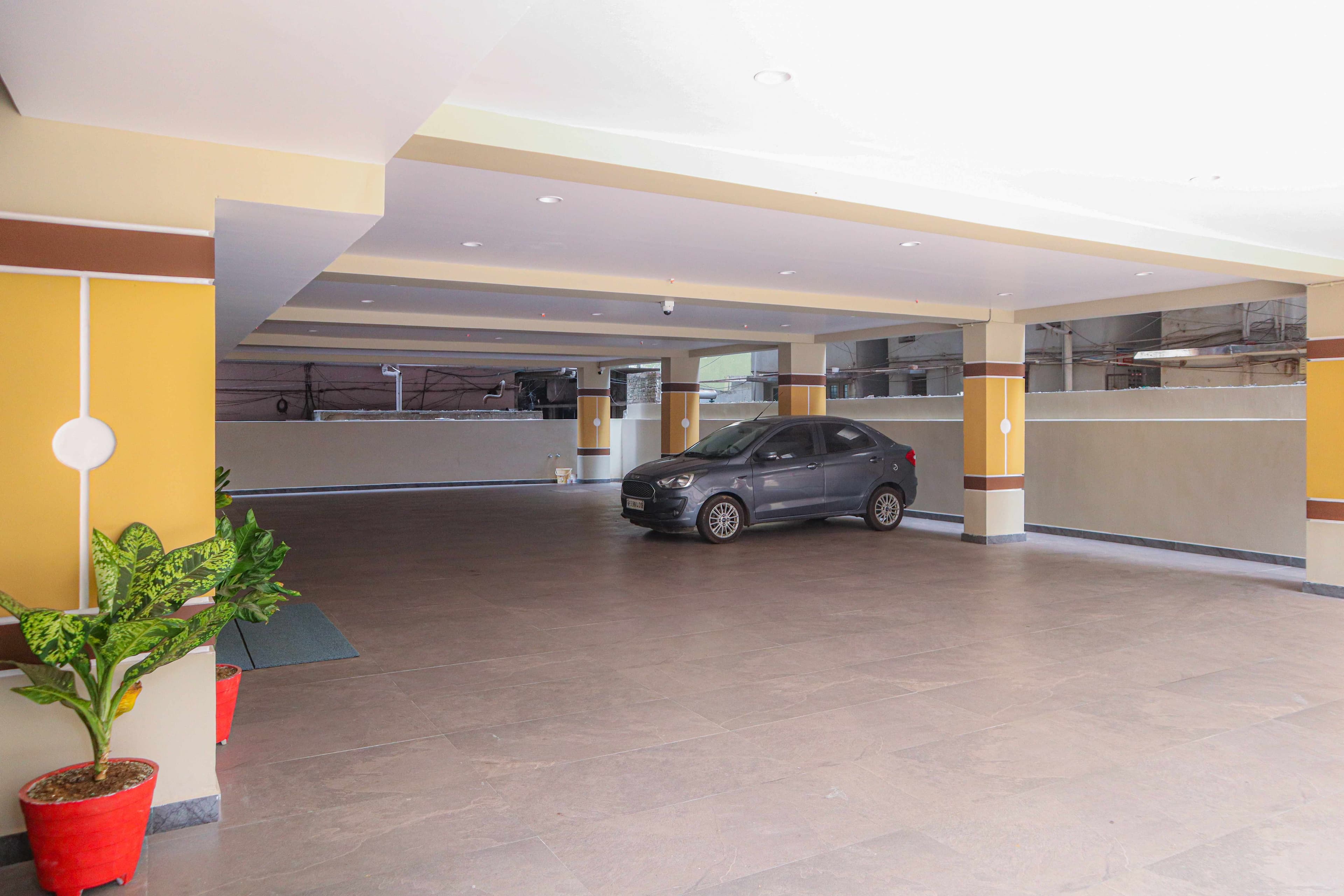 Parking at Hotel Lemon Park